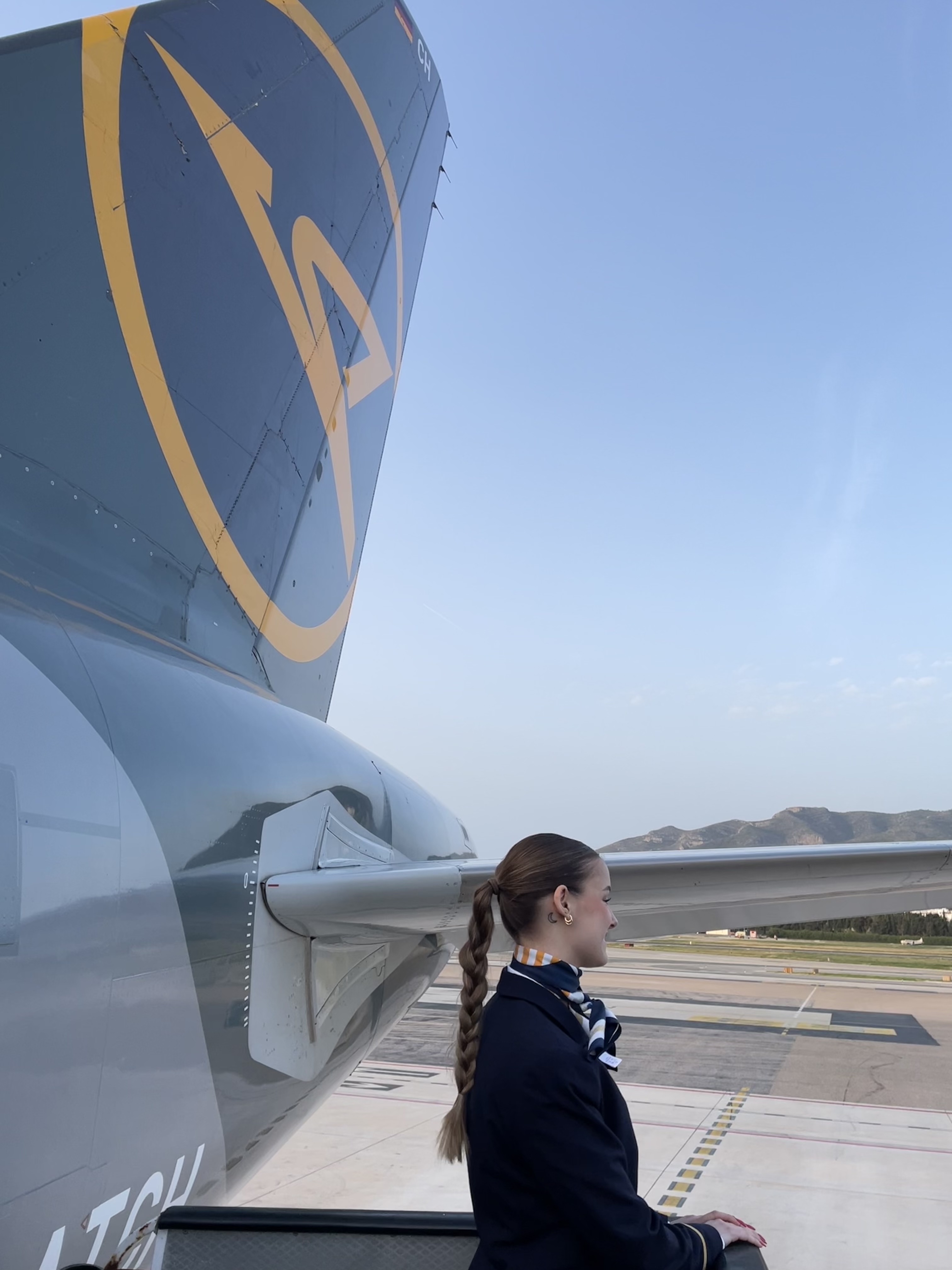Maike next to a plane